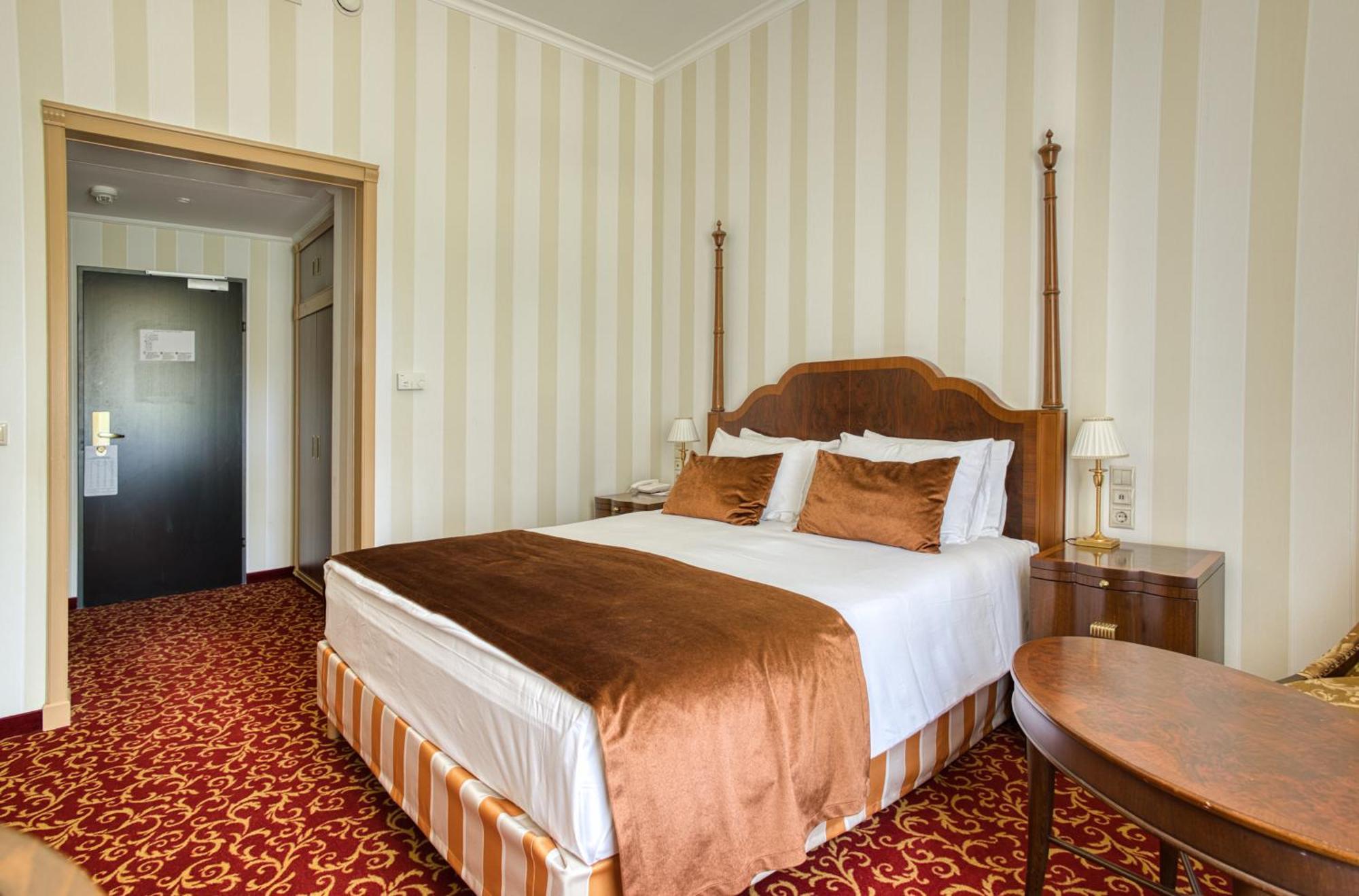 Deluxe Double Room Wellness Fitness Access