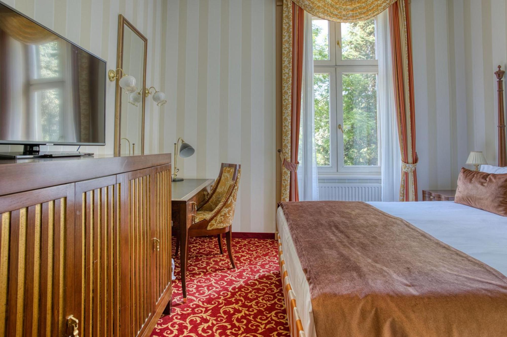 Deluxe Double or Twin Room