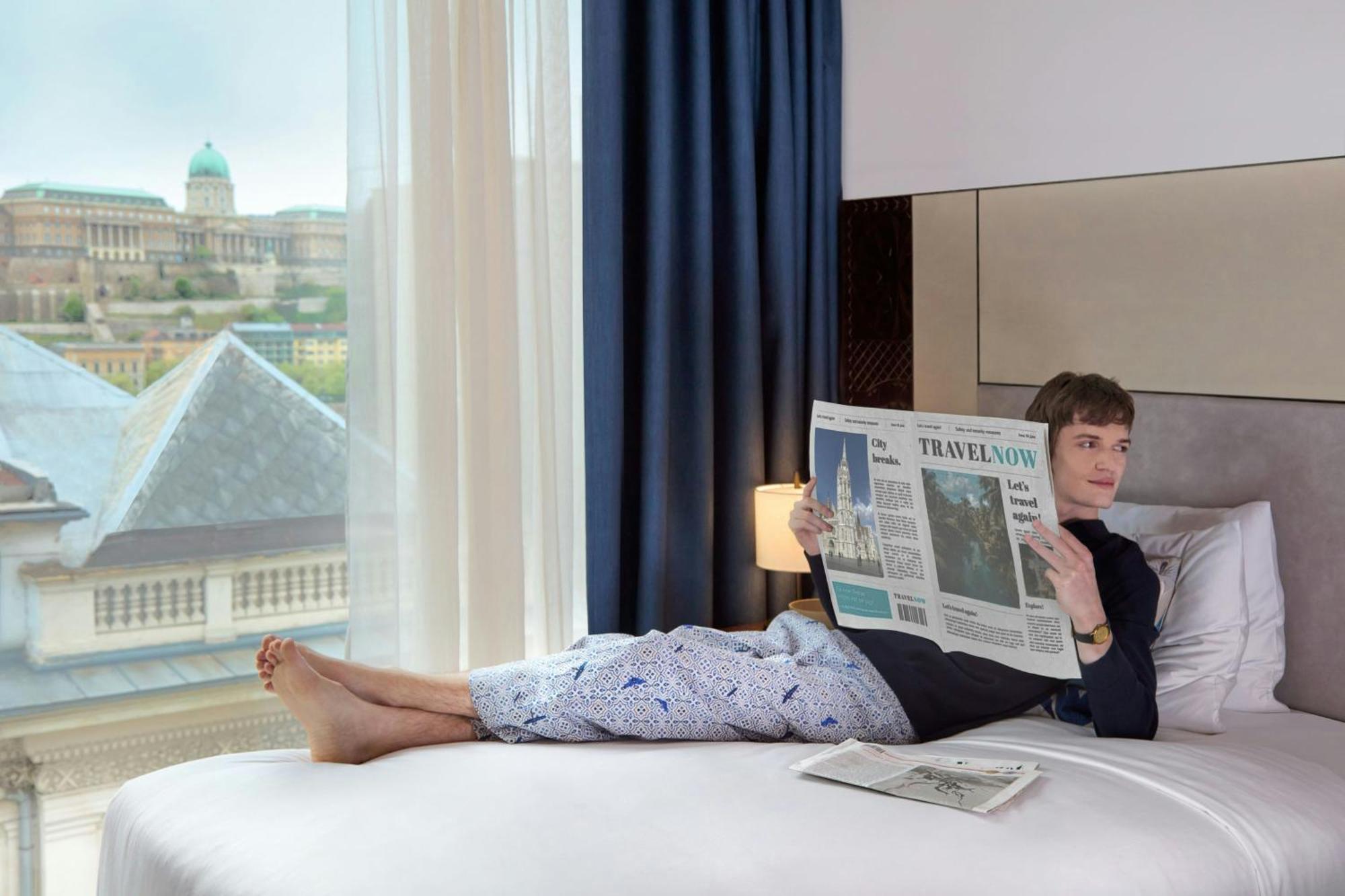 Contemporary Twin Room Two Twin Beds Street View