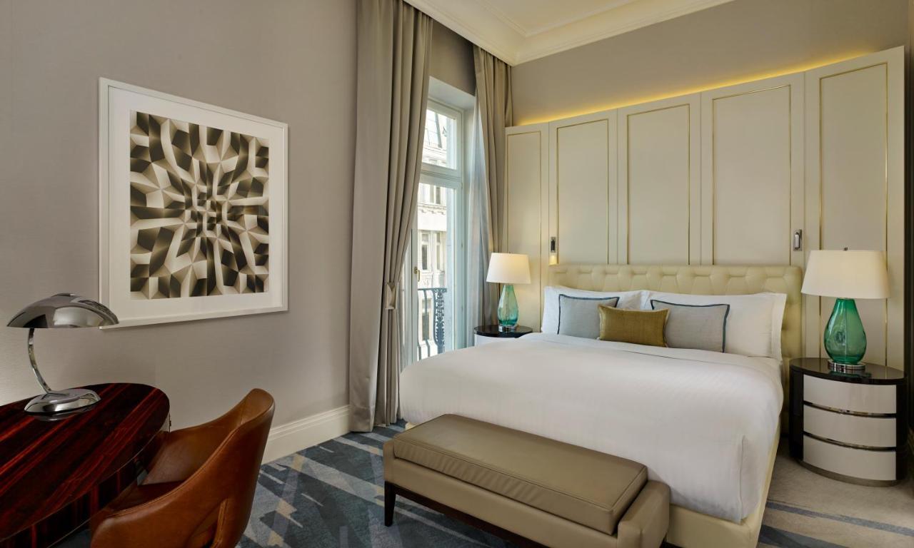 Club Deluxe Suite